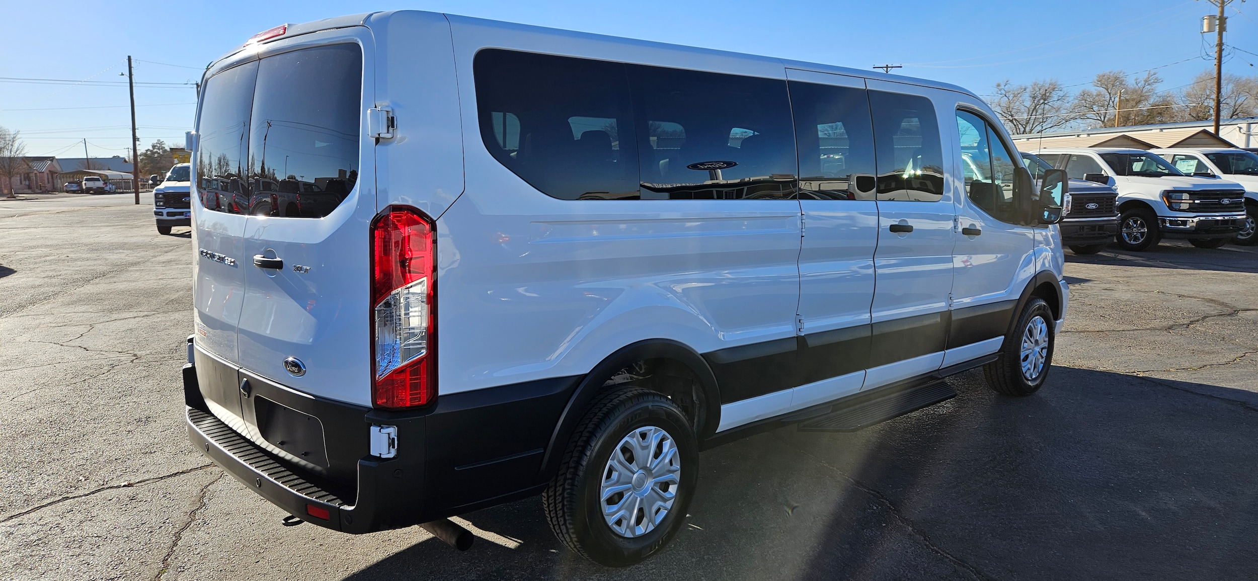 2021 Ford Transit Passenger Van XLT - Photo 4