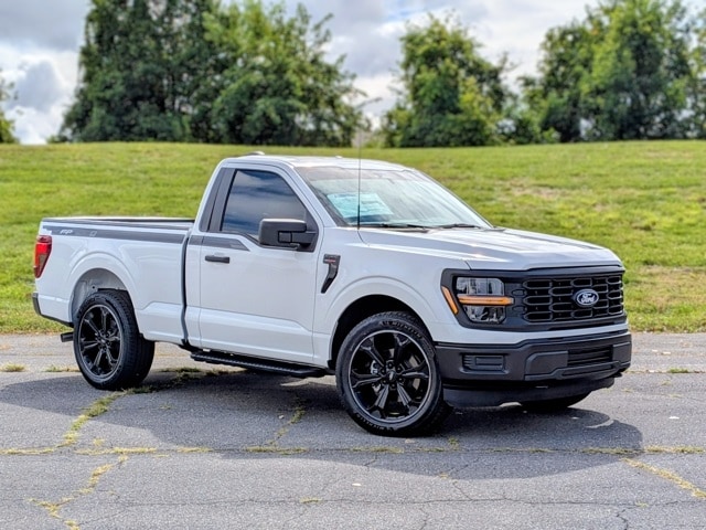 2025 Ford F-150 XL's photo