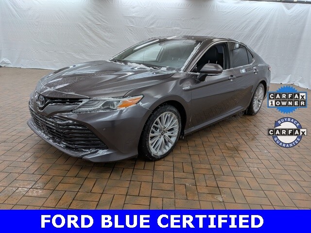 2018 Toyota Camry SE XLE Hybrid photo 3