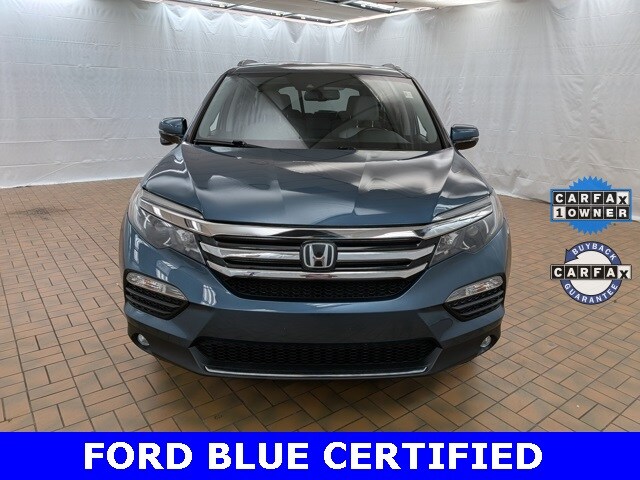 2017 Honda Pilot Touring photo 2