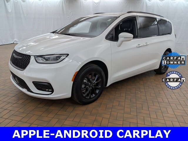 2022 Chrysler Pacifica Touring L photo 3
