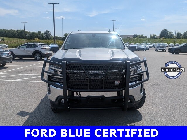 2019 Chevrolet Silverado 1500 LT photo 2
