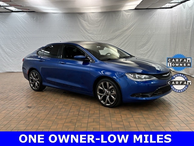 2015 Chrysler 200 S's photo