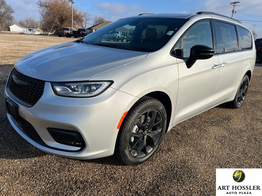 New 2026 Chrysler Pacifica LIMITED AWD Passenger Van