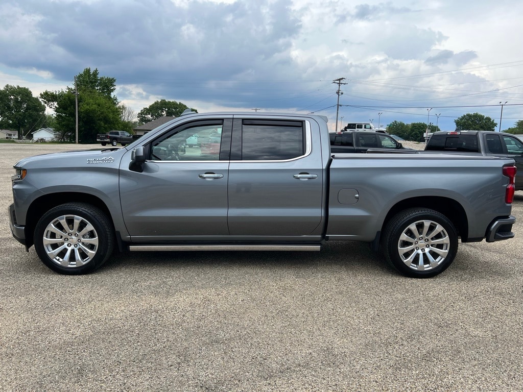 Used 2021 Chevrolet Silverado 1500 High Country with VIN 1GCUYHEL3MZ286083 for sale in Canton, IL