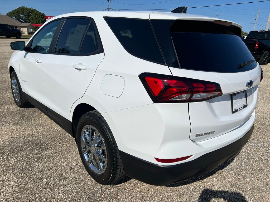 2024 Chevrolet Equinox LS photo 2