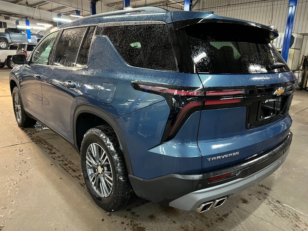 Used 2025 Chevrolet Traverse LT SUV