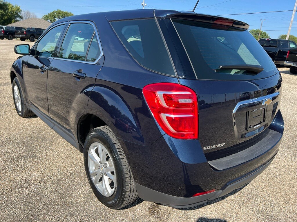 2017 Chevrolet Equinox LS photo 2
