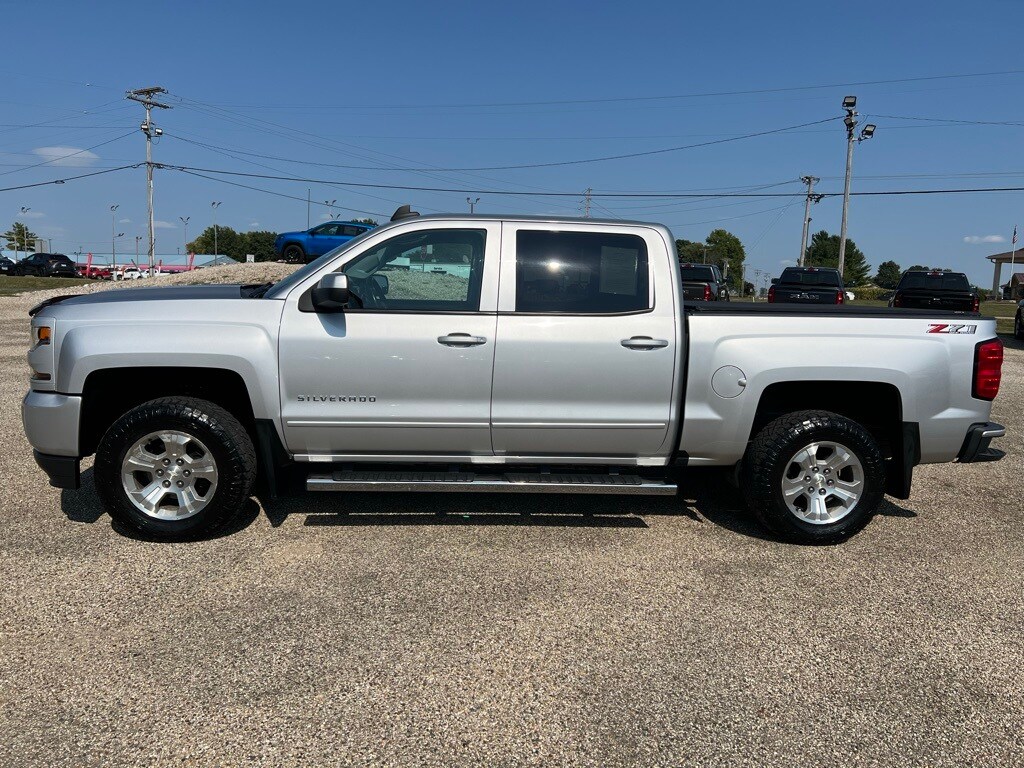2018 Chevrolet Silverado 1500 LT photo 2