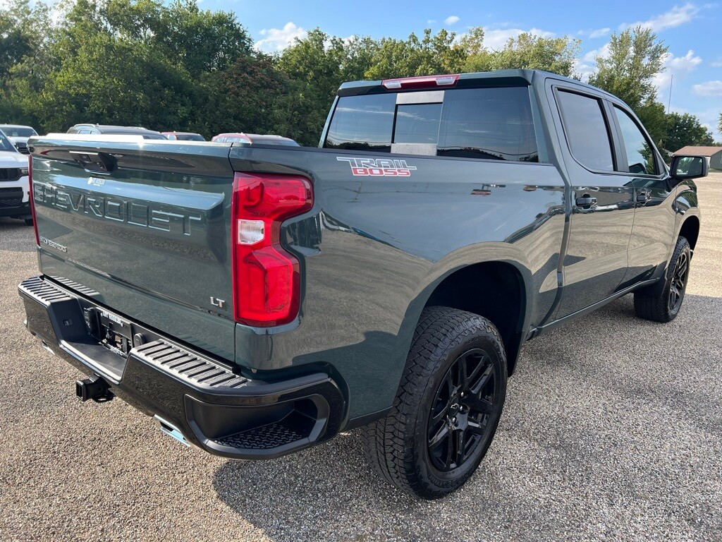 2025 Chevrolet Silverado 1500 LT Trail Boss photo 3