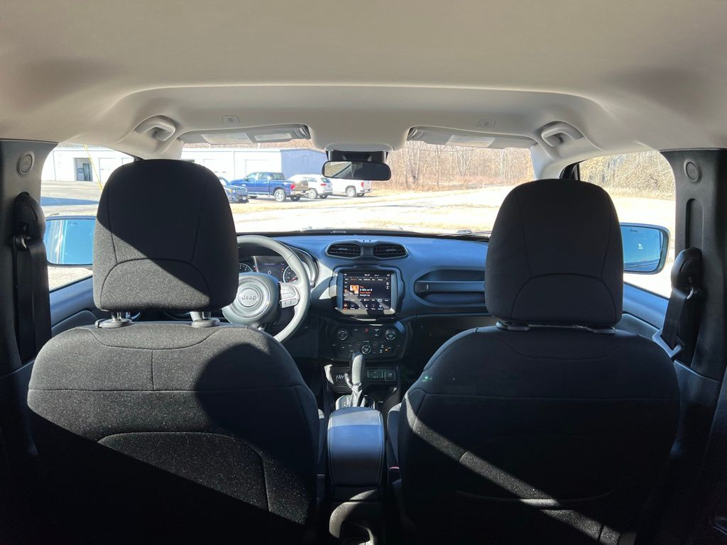 2022 Jeep Renegade Latitude - Photo 18