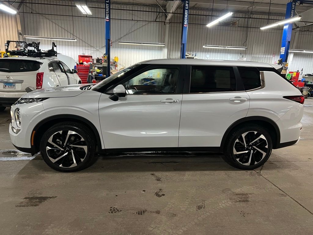 Used 2024 Mitsubishi Outlander SE SUV