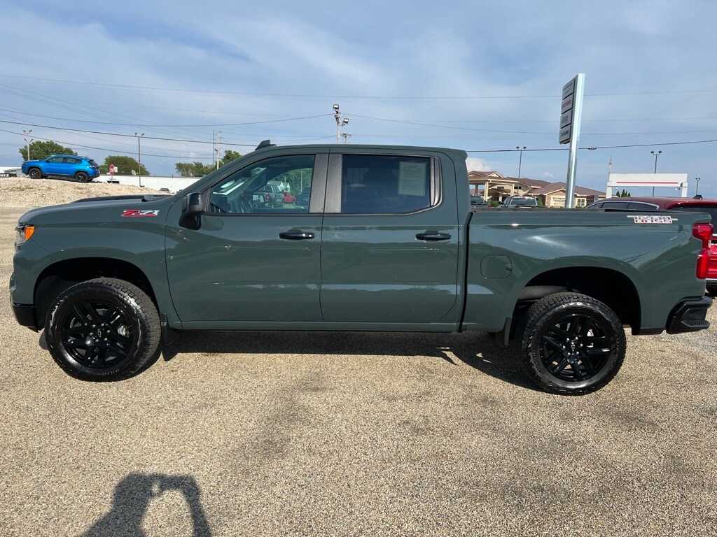 2025 Chevrolet Silverado 1500 LT Trail Boss photo 2