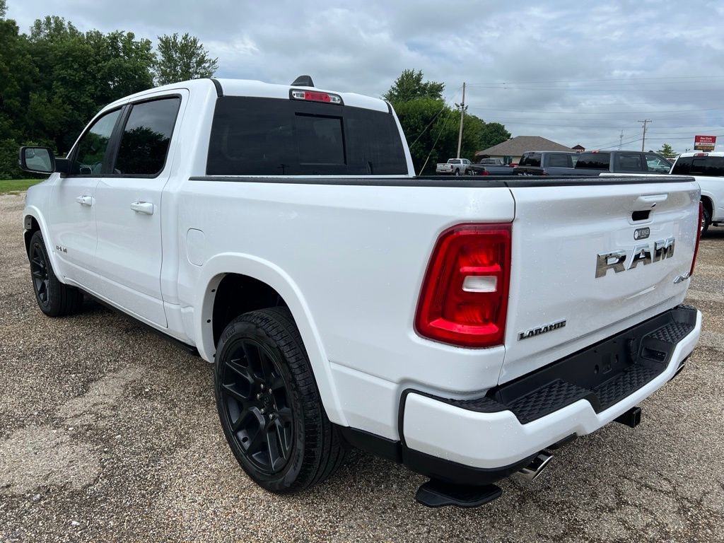 New 2026 Ram 1500 LARAMIE CREW CAB 4X4 5'7 BOX Pickup
