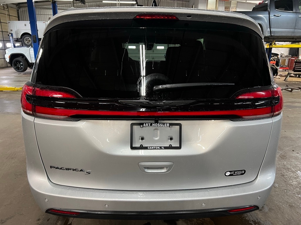 New 2026 Chrysler Pacifica SELECT Passenger Van