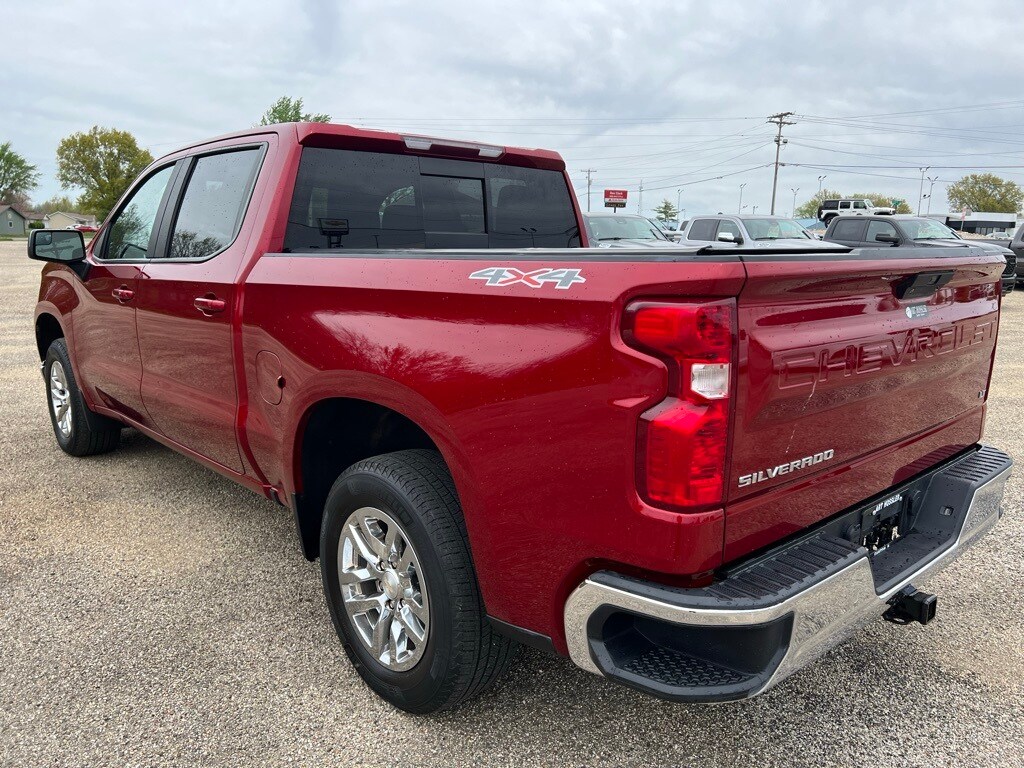 2021 Chevrolet Silverado 1500 LT photo 3