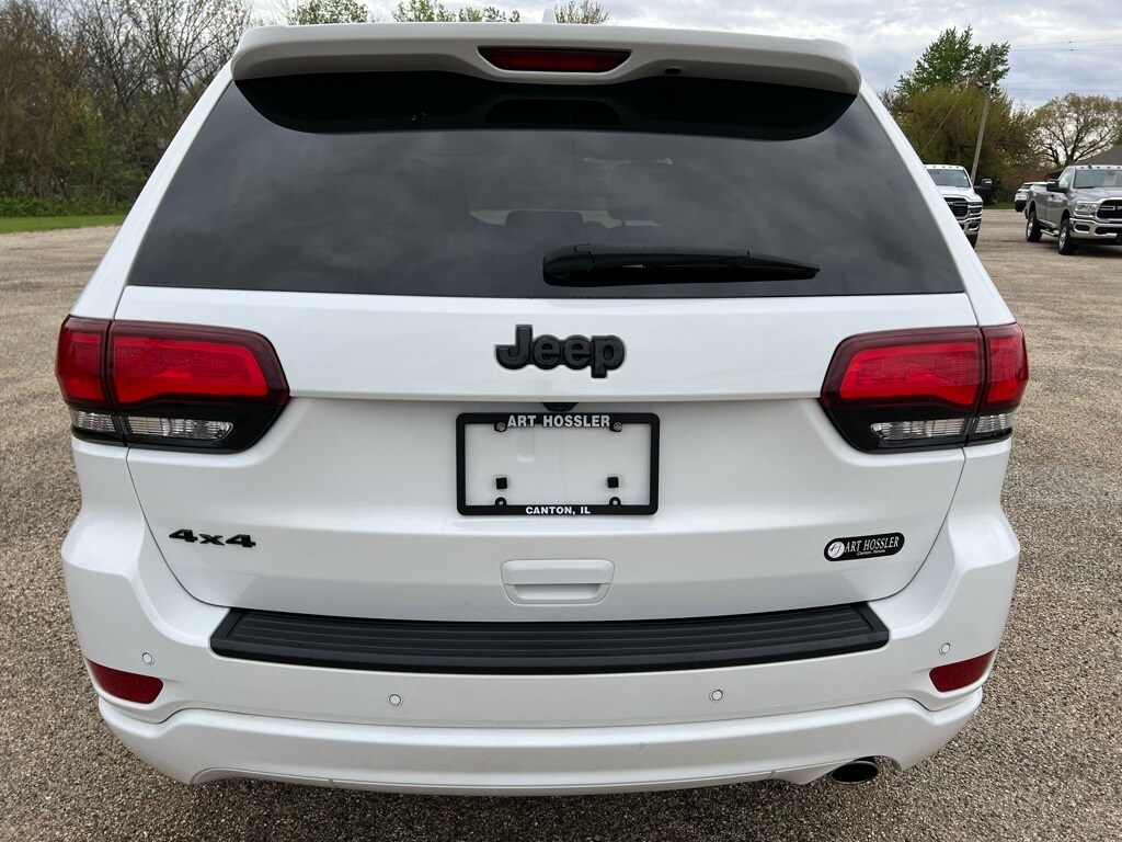 2022 Jeep Grand Cherokee Laredo photo 4