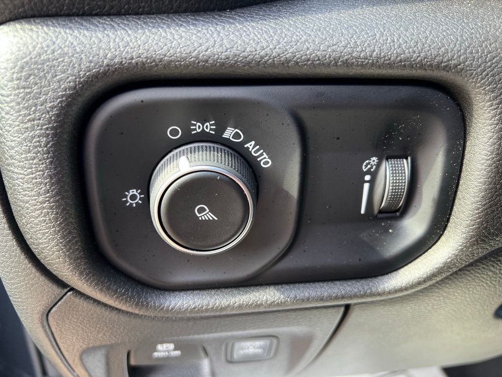 2025 RAM 1500 Tradesman - Photo 28
