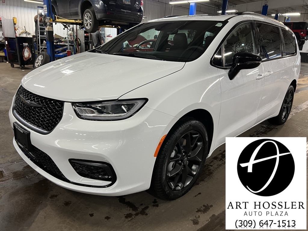 2026 Chrysler Pacifica Limited's photo