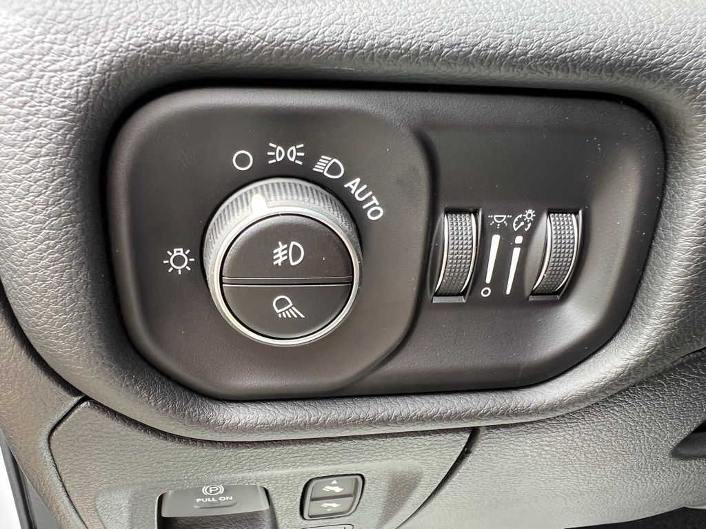 2026 RAM 1500 Laramie - Photo 35