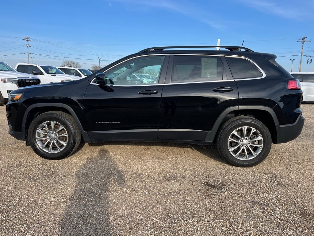 Used 2022 Jeep Cherokee Latitude Lux with VIN 1C4PJMMX0ND514893 for sale in Canton, IL