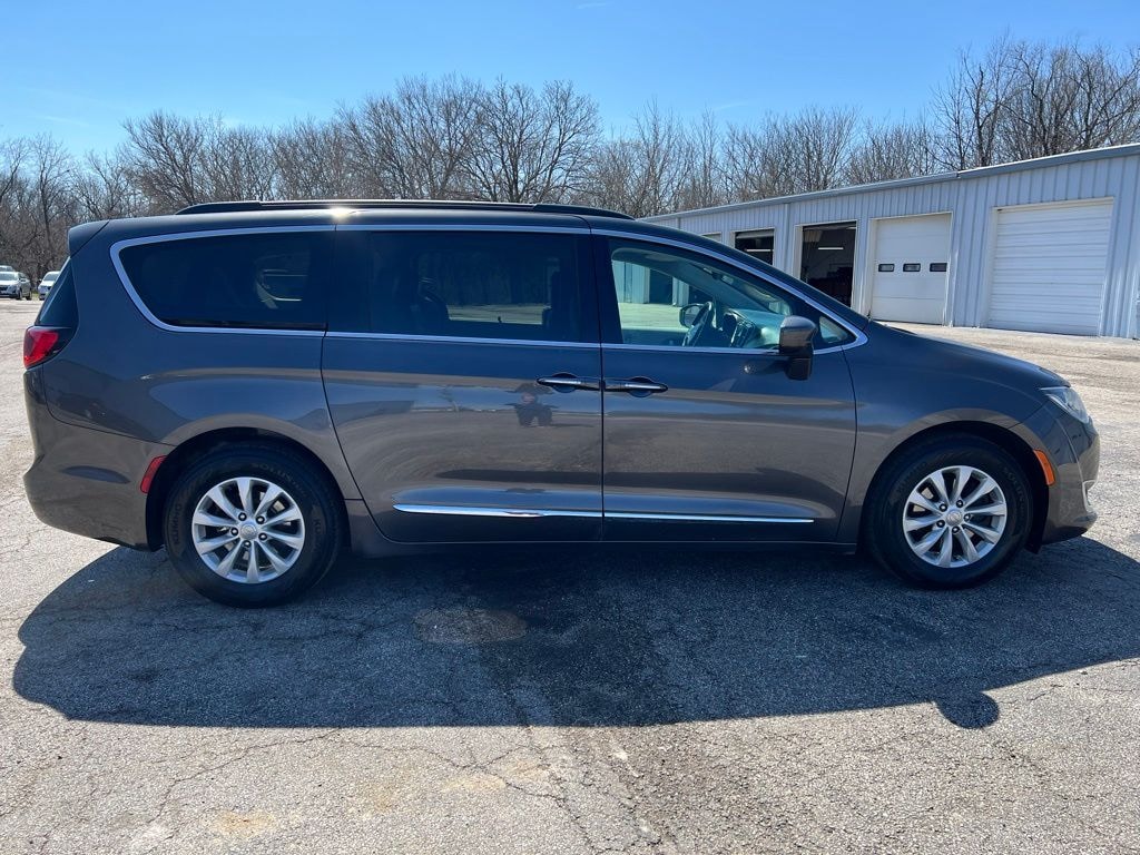 Used 2017 Chrysler Pacifica Touring-L Van