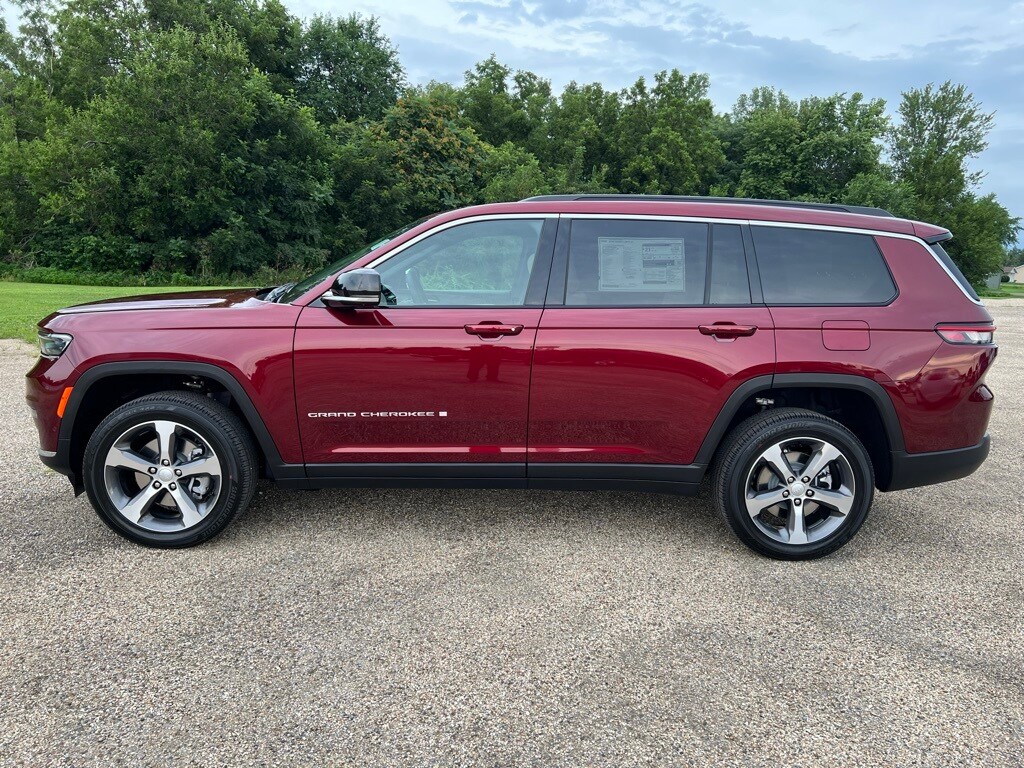 2025 Jeep Grand Cherokee Limited photo 2