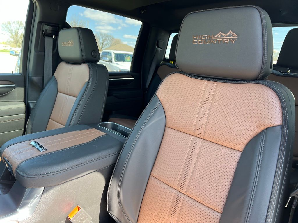 2025 Chevrolet Silverado 2500HD High Country - Photo 34