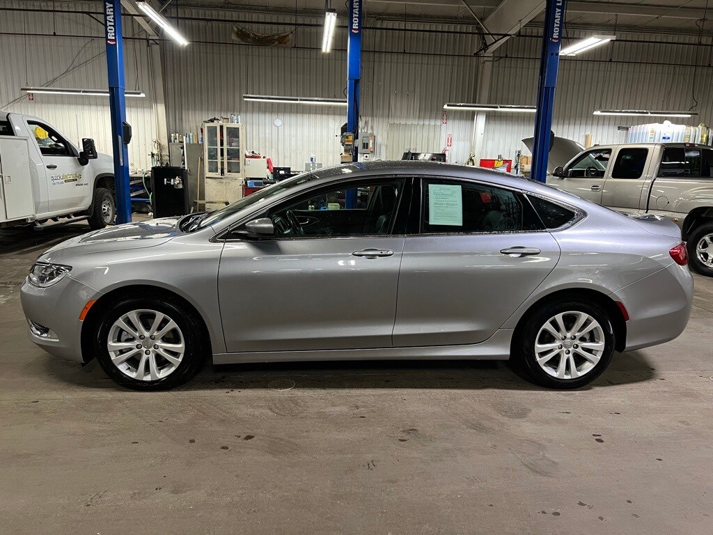 Used 2017 Chrysler 200 Limited with VIN 1C3CCCAB7HN508247 for sale in Canton, IL