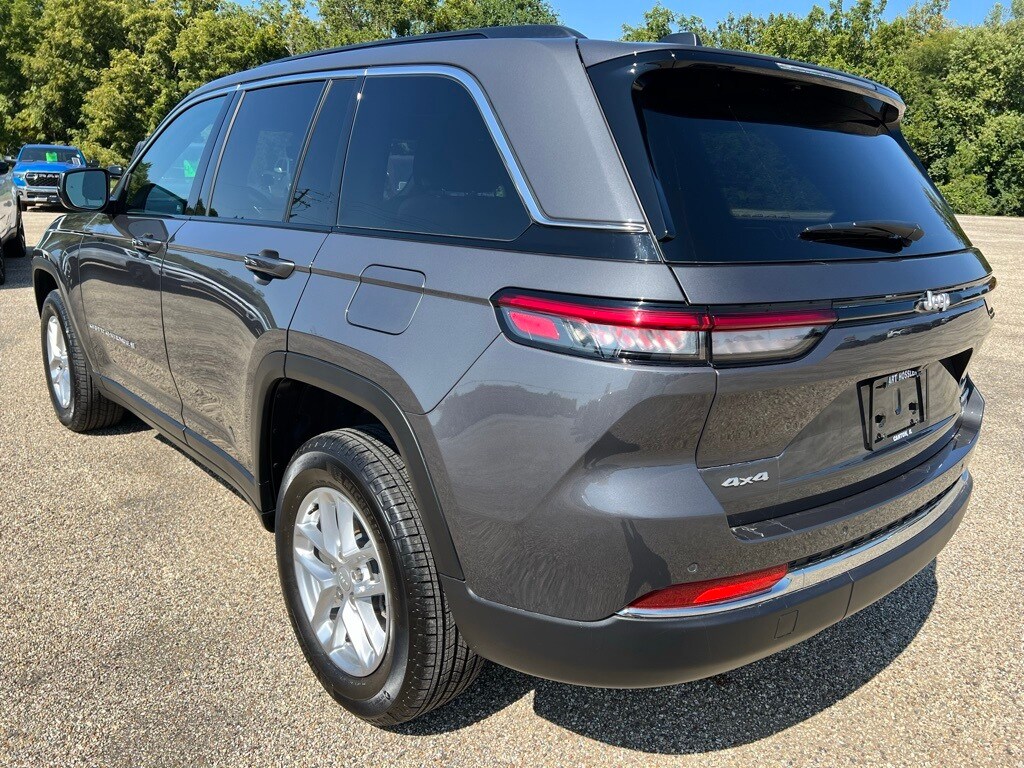 2025 Jeep Grand Cherokee Laredo X photo 3