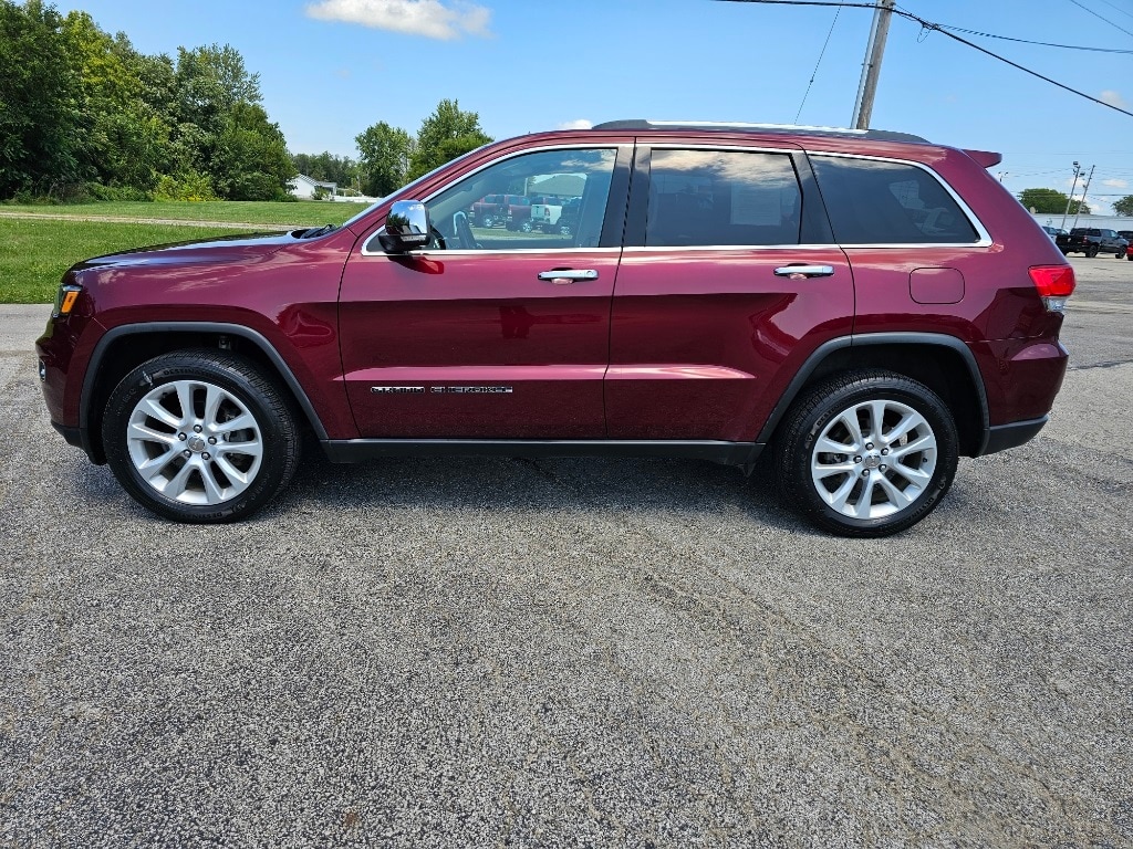 Used 2017 Jeep Grand Cherokee Limited with VIN 1C4RJFBGXHC811655 for sale in Canton, IL