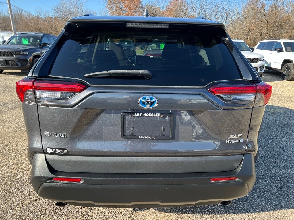 2020 Toyota RAV4 Hybrid XLE photo 3