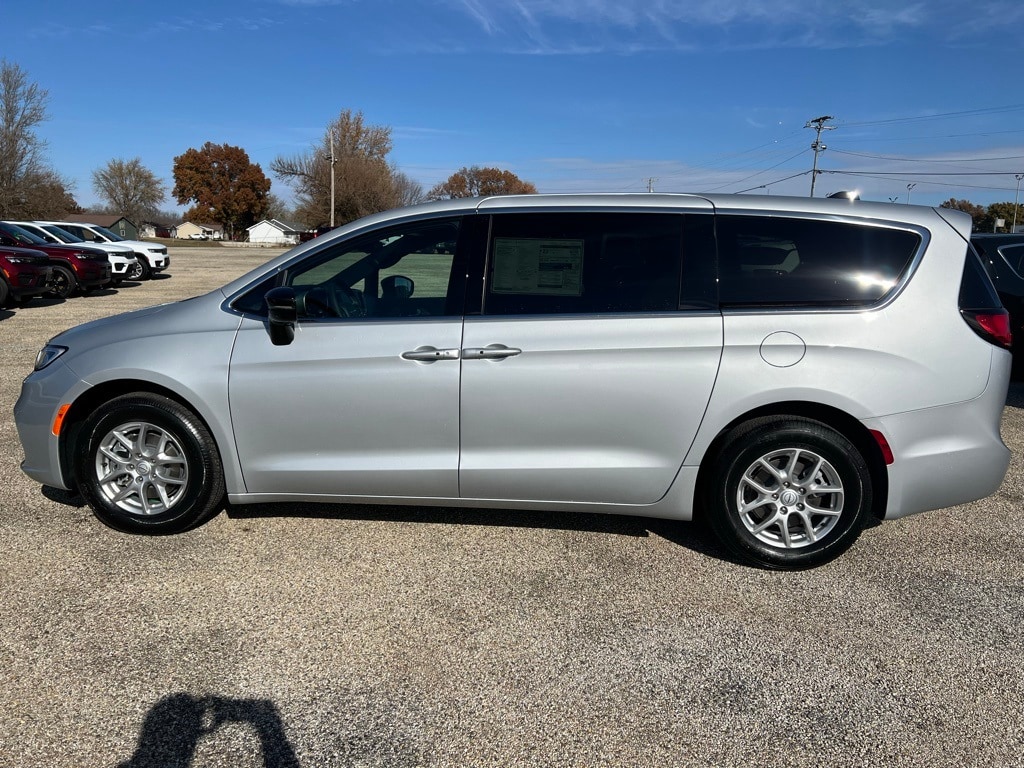 New 2026 Chrysler Pacifica Select Passenger Van