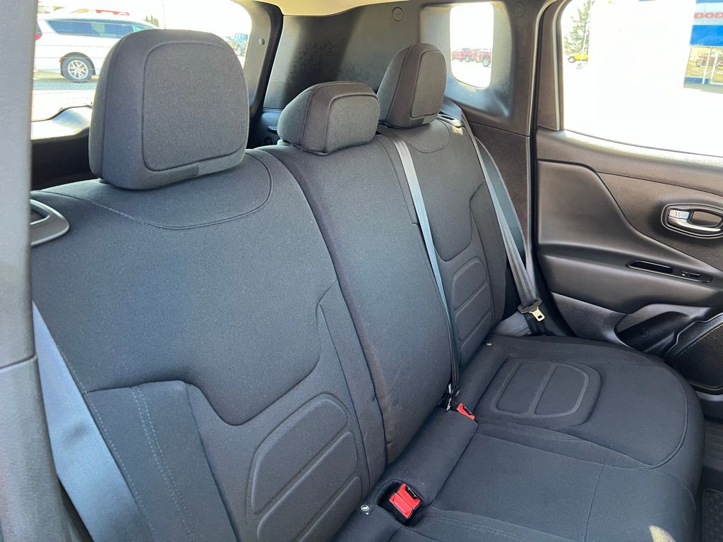 2022 Jeep Renegade Latitude - Photo 16