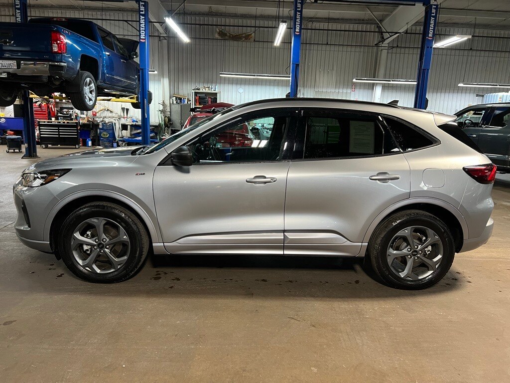 2024 Ford Escape ST-Line photo 2