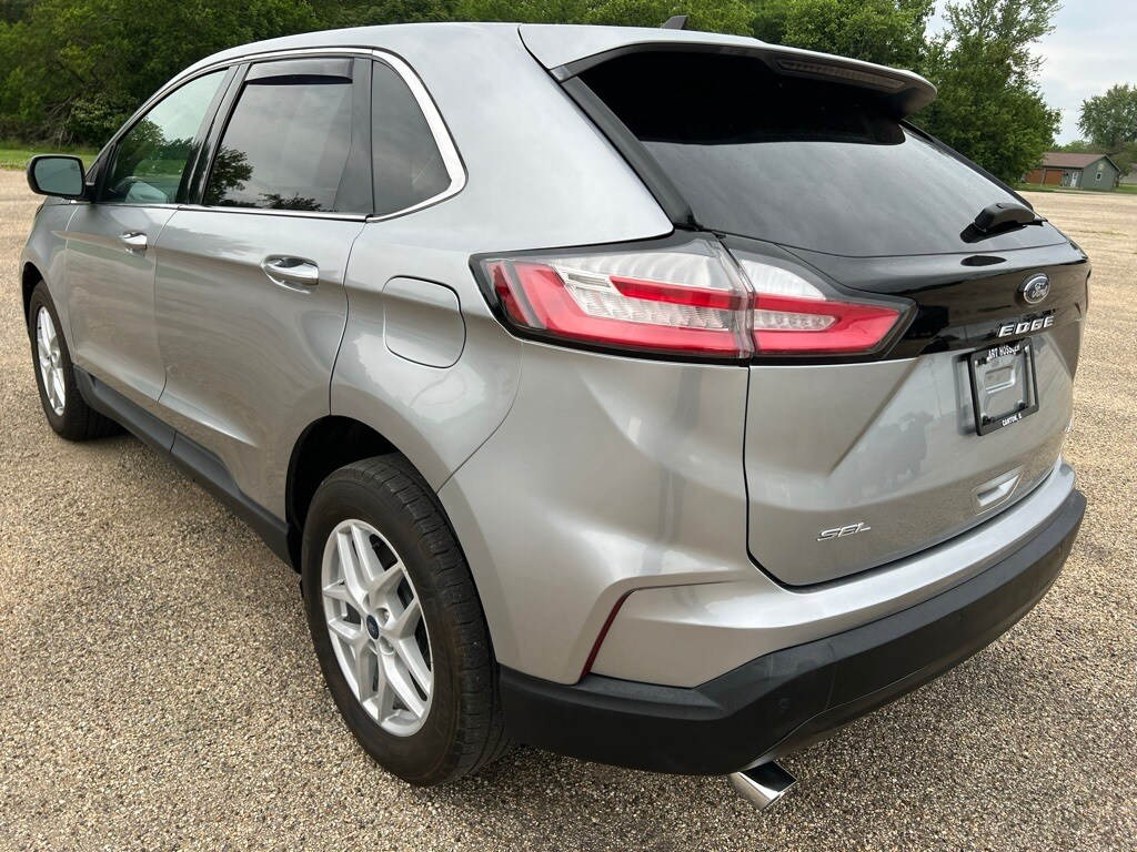 2022 Ford Edge SEL photo 3