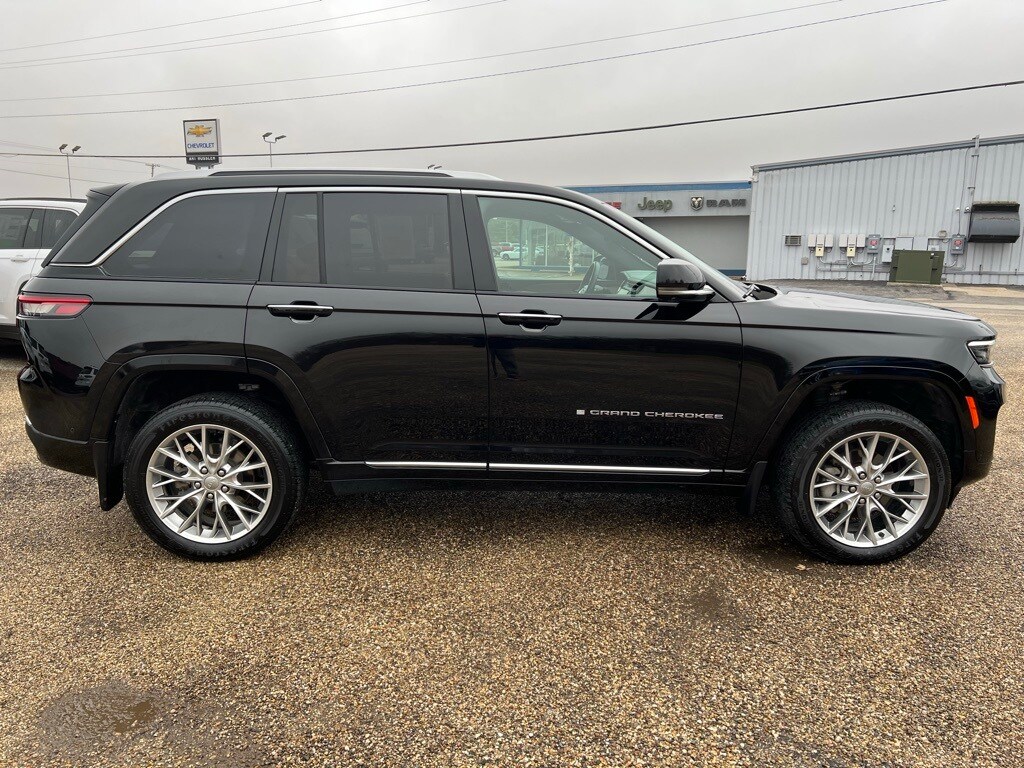 2022 Jeep Grand Cherokee Summit photo 4