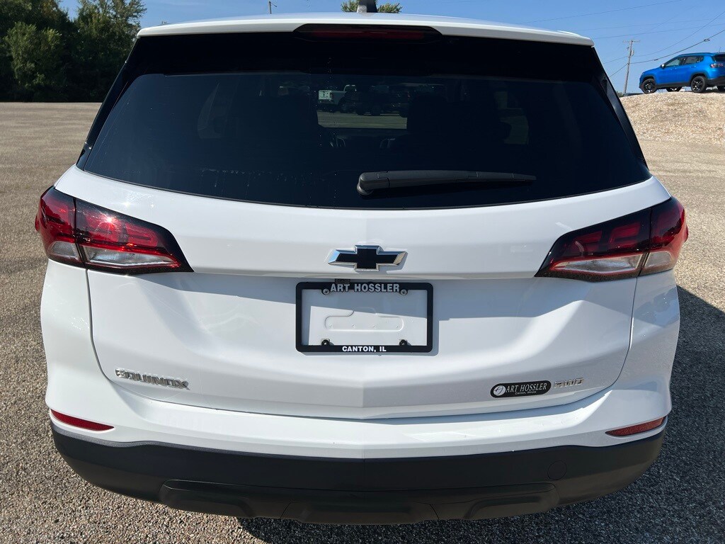 2024 Chevrolet Equinox LS photo 3