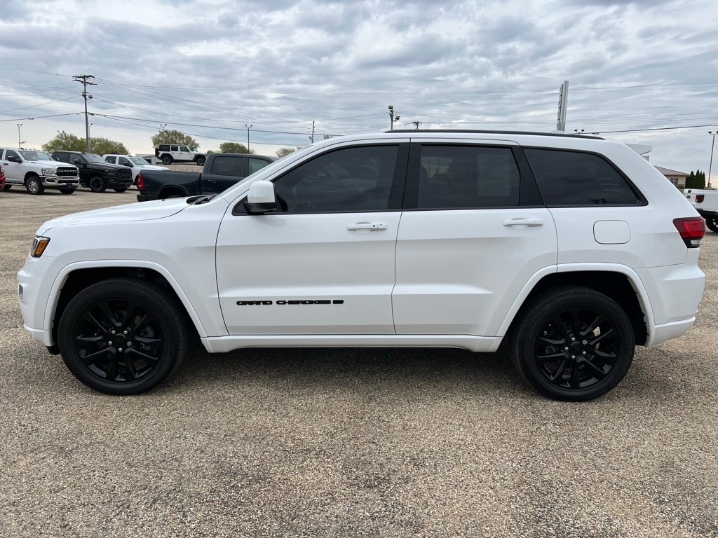 Used 2022 Jeep Grand Cherokee WK Laredo X with VIN 1C4RJFAG3NC140844 for sale in Canton, IL