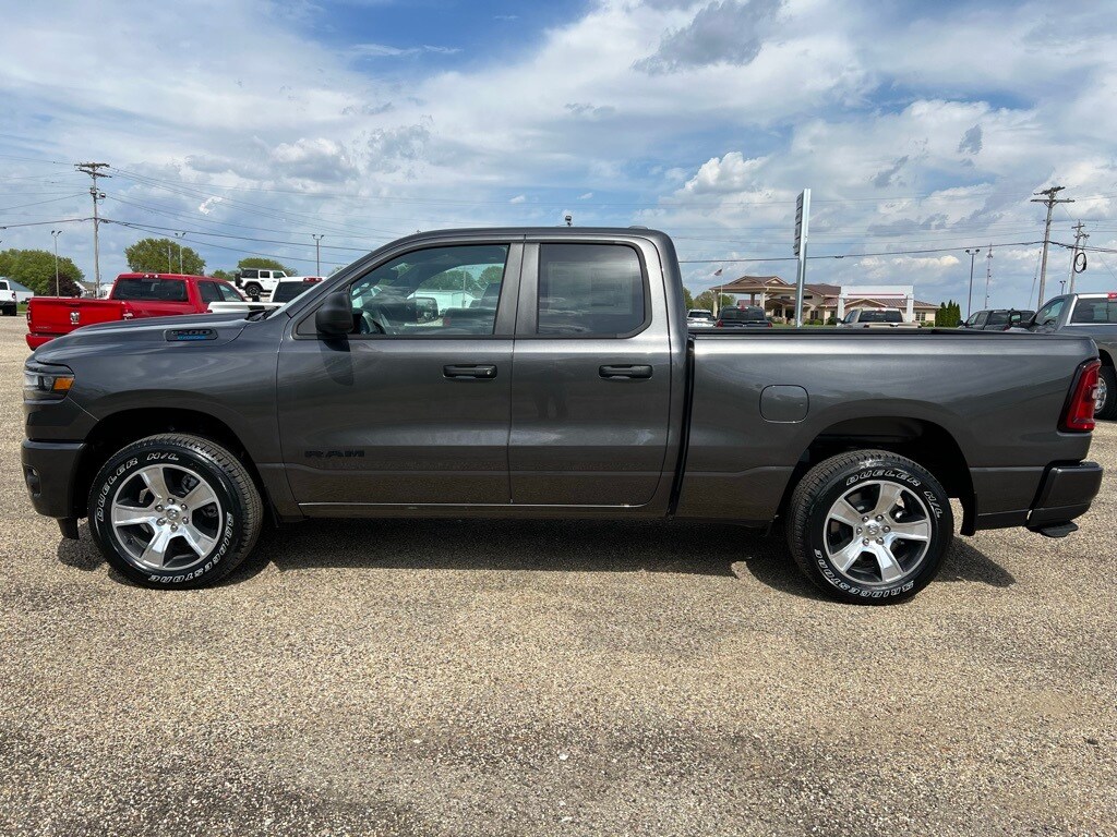 2025 Ram 1500 Tradesman photo 2