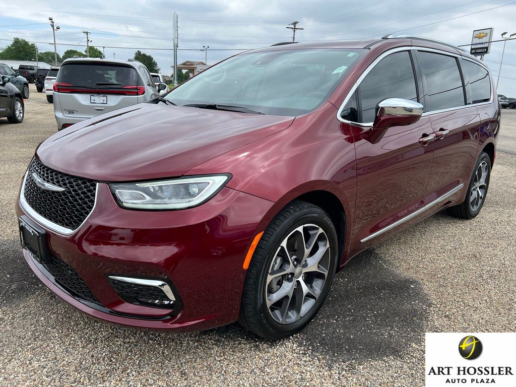 2021 Chrysler Pacifica Limited's photo