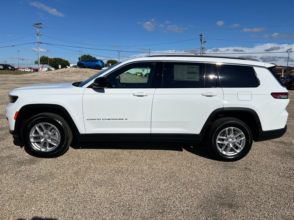 2025 Jeep Grand Cherokee Laredo Altitude photo 2