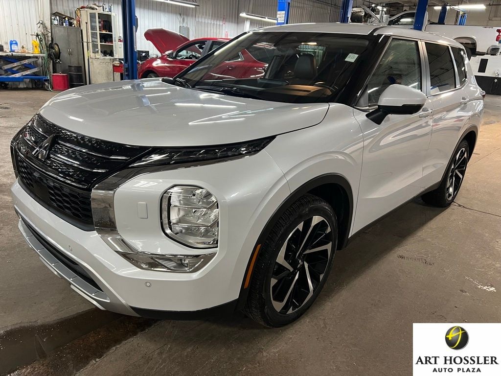 Used 2024 Mitsubishi Outlander SE SUV