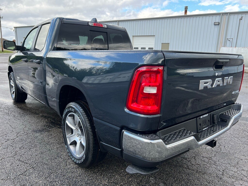 2025 Ram 1500 Tradesman photo 3