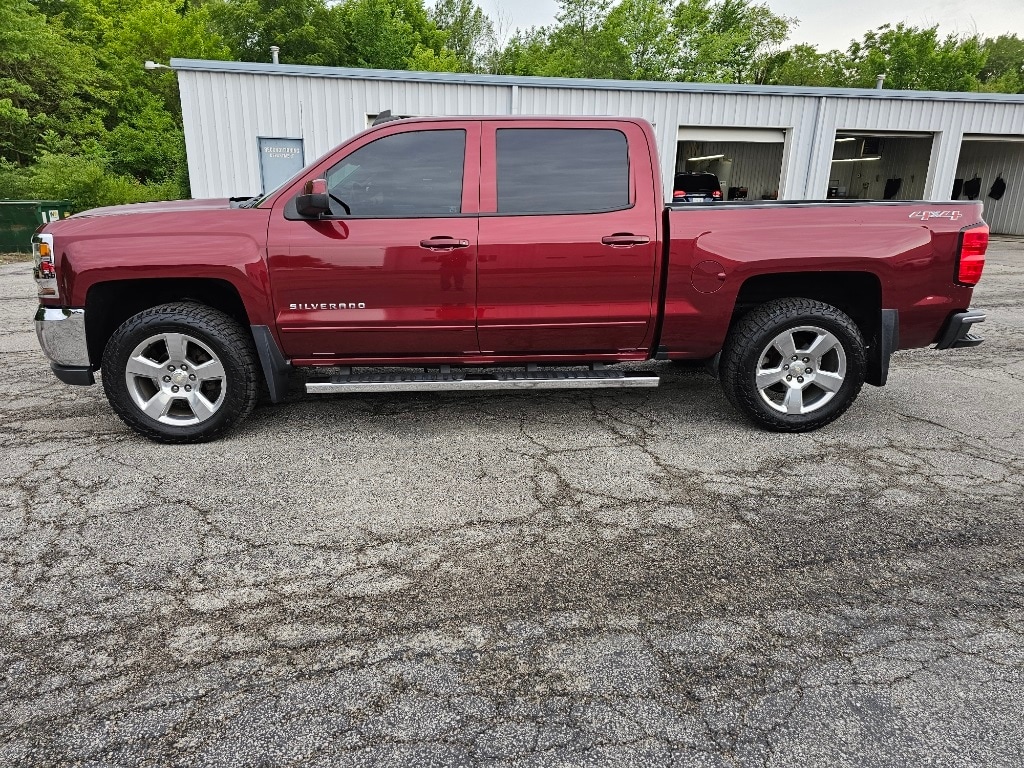 Used 2016 Chevrolet Silverado 1500 LT with VIN 3GCUKREC6GG358955 for sale in Canton, IL