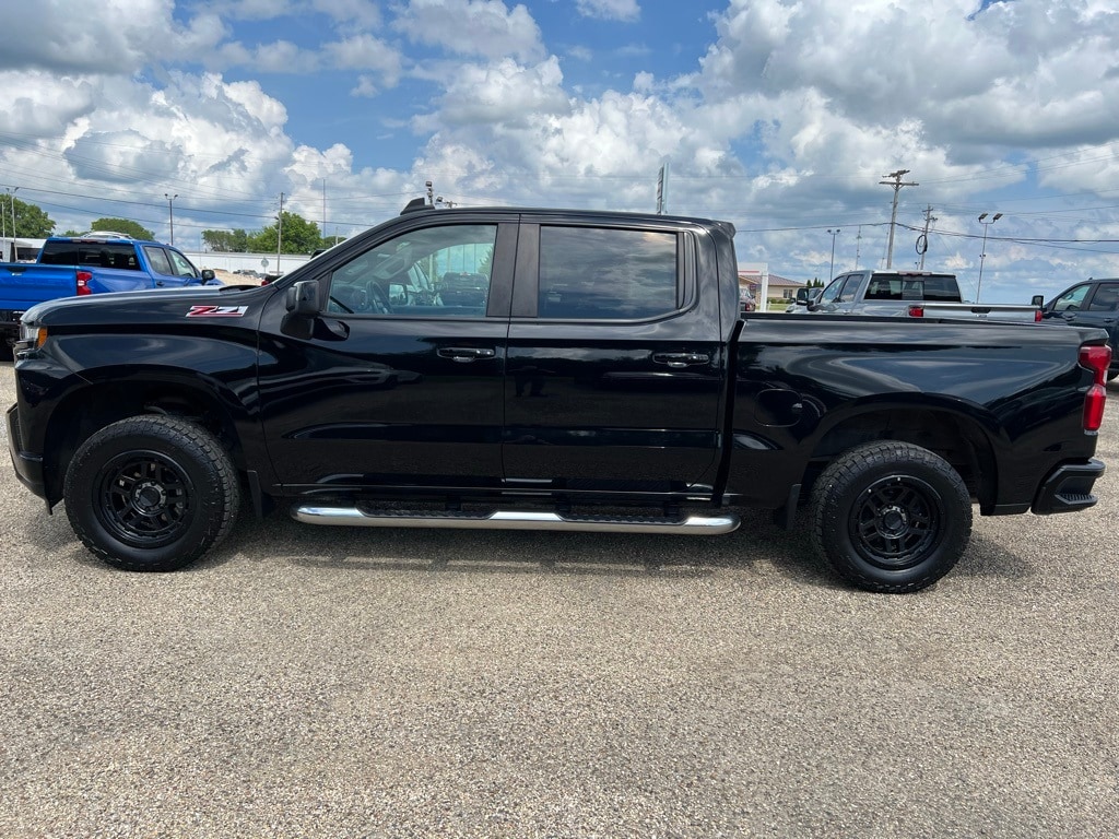 Used 2019 Chevrolet Silverado 1500 RST with VIN 1GCUYEED4KZ133734 for sale in Canton, IL