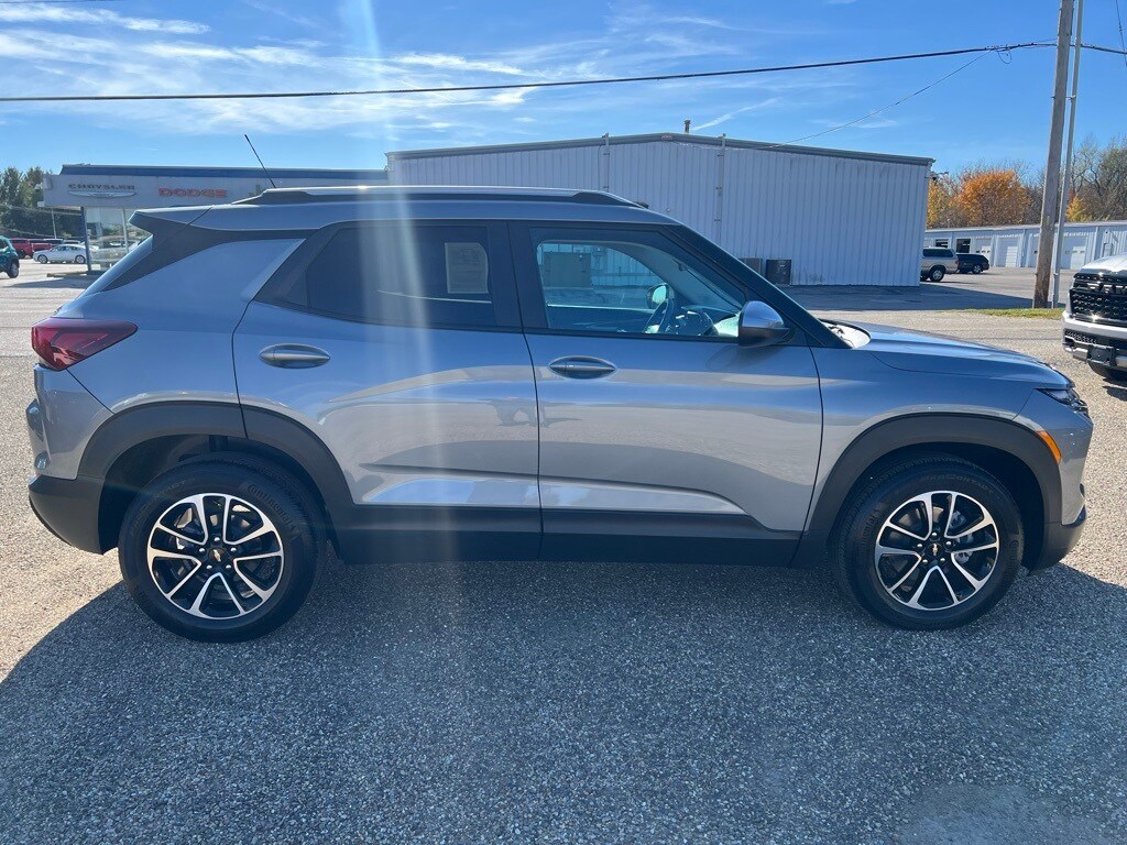 2025 Chevrolet Trailblazer LT photo 3