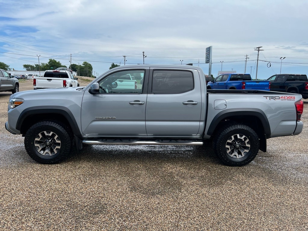 Used 2018 Toyota Tacoma TRD Off Road with VIN 3TMCZ5AN1JM166522 for sale in Canton, IL