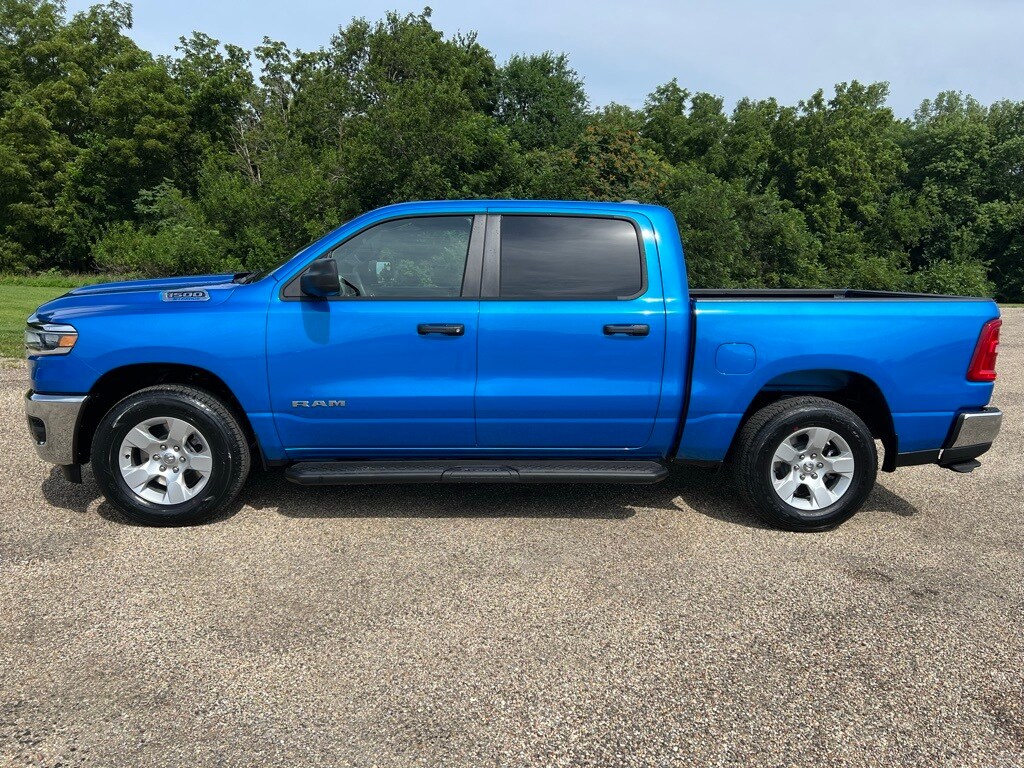 2025 Ram 1500 Tradesman photo 2