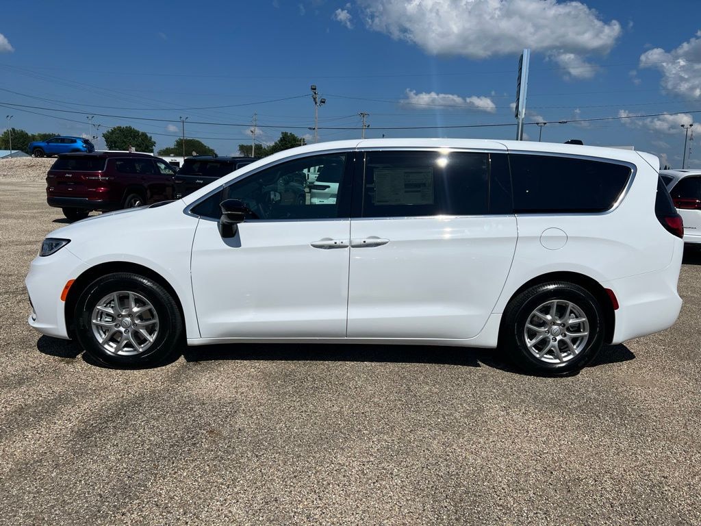 New 2026 Chrysler Pacifica Select Passenger Van